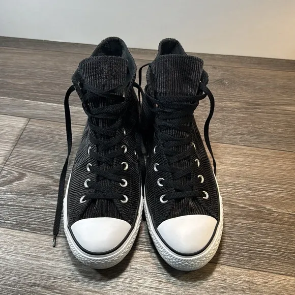 Converse All star high top shoes men’s size 10 (d190)