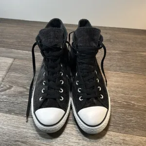 Converse All star high top shoes men’s size 10 (d190)