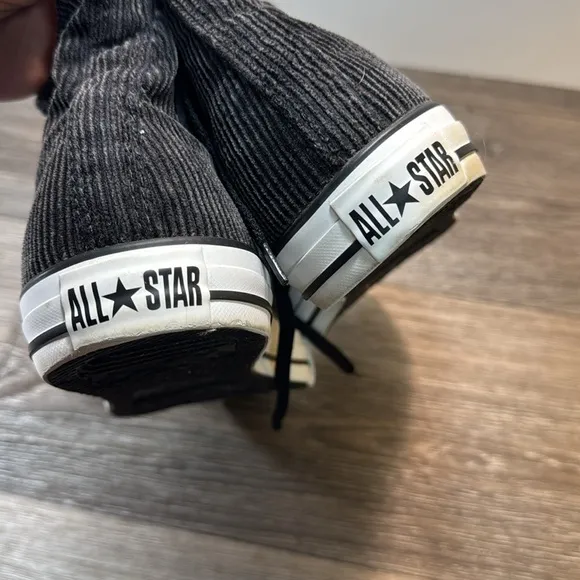Converse All star high top shoes men’s size 10 (d190)