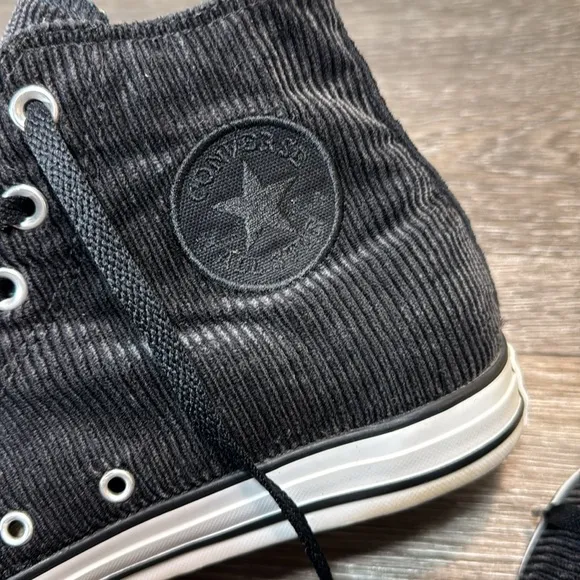 Converse All star high top shoes men’s size 10 (d190)