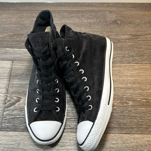 Converse All star high top shoes men’s size 10 (d190)