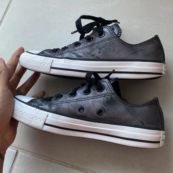Converse All Star Women's Shoe Metallic Gray Low Top Leather Size 5