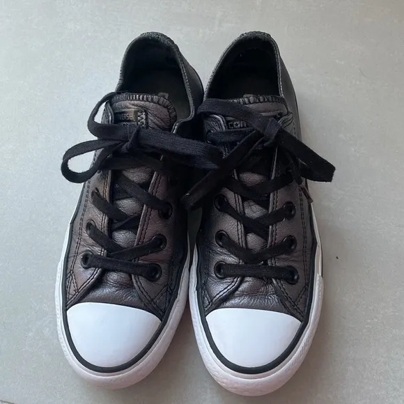 Converse All Star Women's Shoe Metallic Gray Low Top Leather Size 5