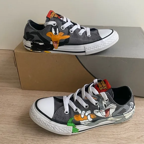 Converse Chuck Taylor All Star Looney Tunes Bugs Bunny Daffy Shoes - Size 13 C