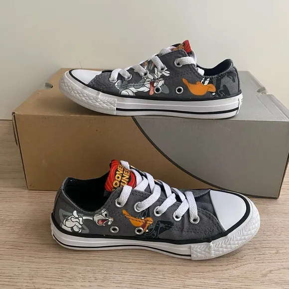Converse Chuck Taylor All Star Looney Tunes Bugs Bunny Daffy Shoes - Size 13 C