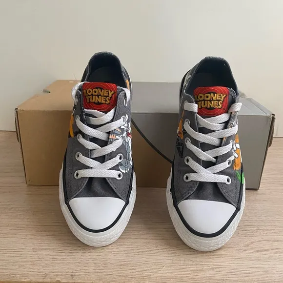 Converse Chuck Taylor All Star Looney Tunes Bugs Bunny Daffy Shoes - Size 13 C