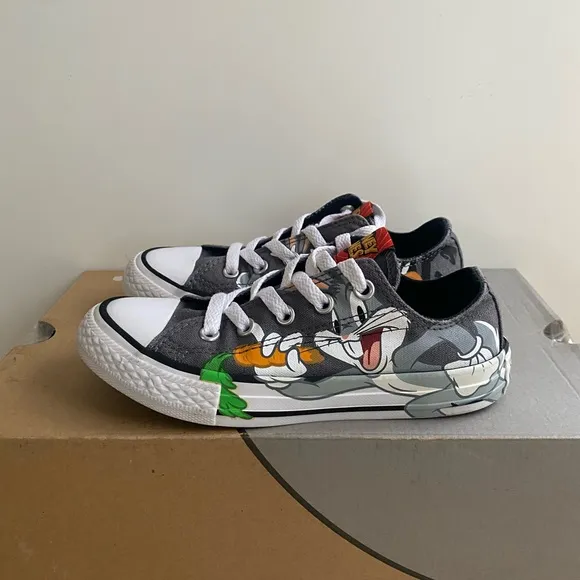 Converse Chuck Taylor All Star Looney Tunes Bugs Bunny Daffy Shoes - Size 13 C