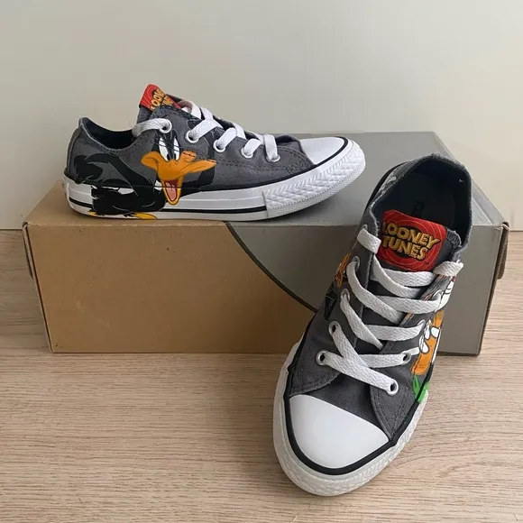 Converse Chuck Taylor All Star Looney Tunes Bugs Bunny Daffy Shoes - Size 13 C