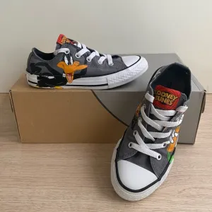 Converse Chuck Taylor All Star Looney Tunes Bugs Bunny Daffy Shoes - Size 13 C