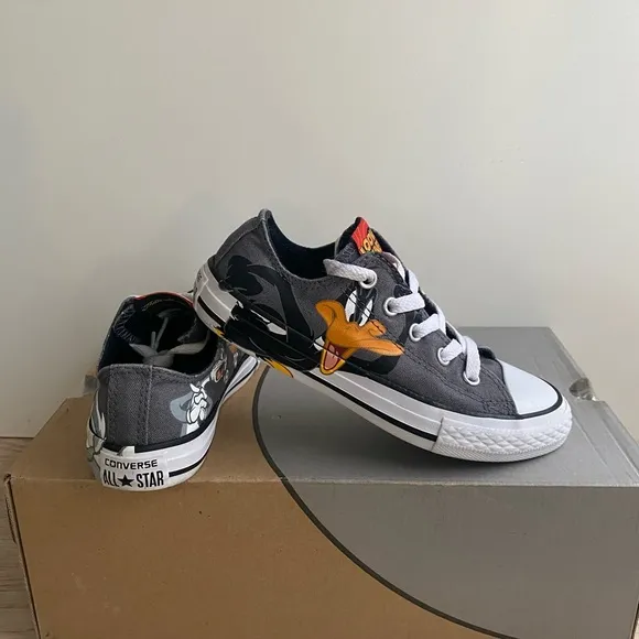 Converse Chuck Taylor All Star Looney Tunes Bugs Bunny Daffy Shoes - Size 13 C