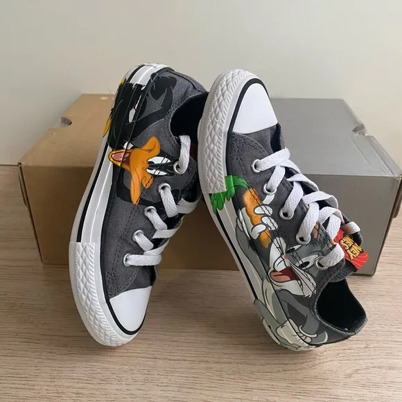 Converse Chuck Taylor All Star Looney Tunes Bugs Bunny Daffy Shoes - Size 13 C