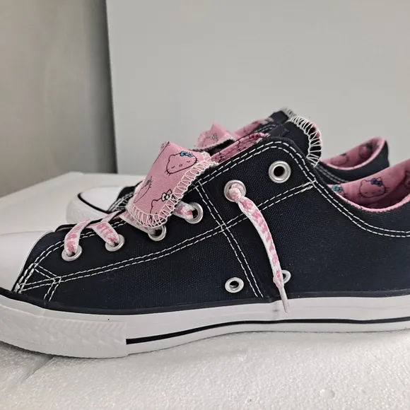 Converse Chuck Taylor Hello Kitty Junior Size 6 These are in excellent condition