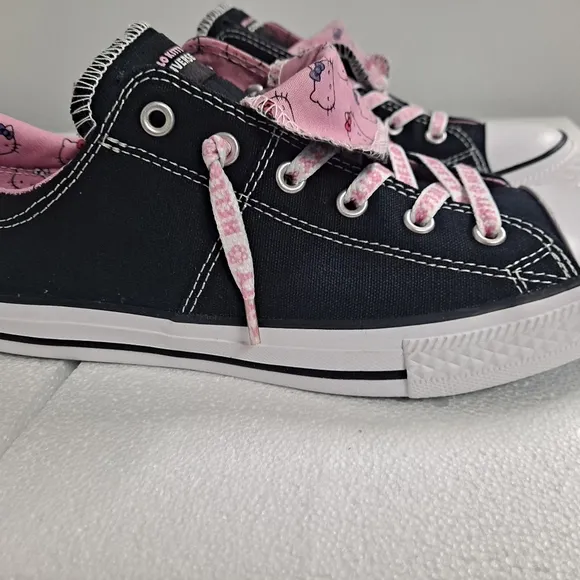 Converse Chuck Taylor Hello Kitty Junior Size 6 These are in excellent condition