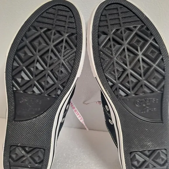 Converse Chuck Taylor Hello Kitty Junior Size 6 These are in excellent condition