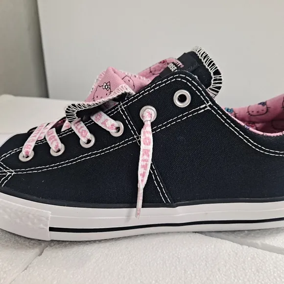Converse Chuck Taylor Hello Kitty Junior Size 6 These are in excellent condition