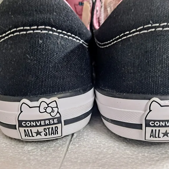 Converse Chuck Taylor Hello Kitty Junior Size 6 These are in excellent condition