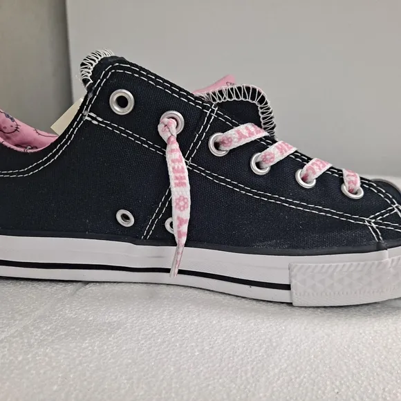 Converse Chuck Taylor Hello Kitty Junior Size 6 These are in excellent condition