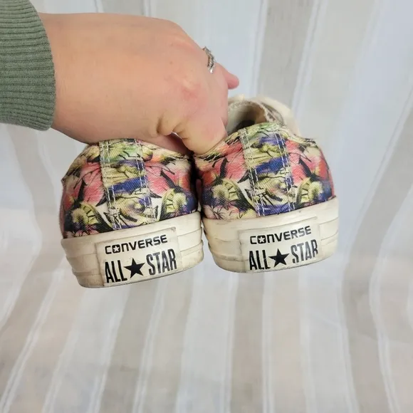 Converse Low Tops Sneakers Tennis Shoes Tropical Floral Size 9