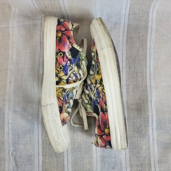 Converse Low Tops Sneakers Tennis Shoes Tropical Floral Size 9