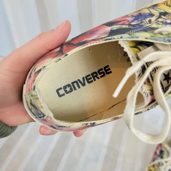 Converse Low Tops Sneakers Tennis Shoes Tropical Floral Size 9