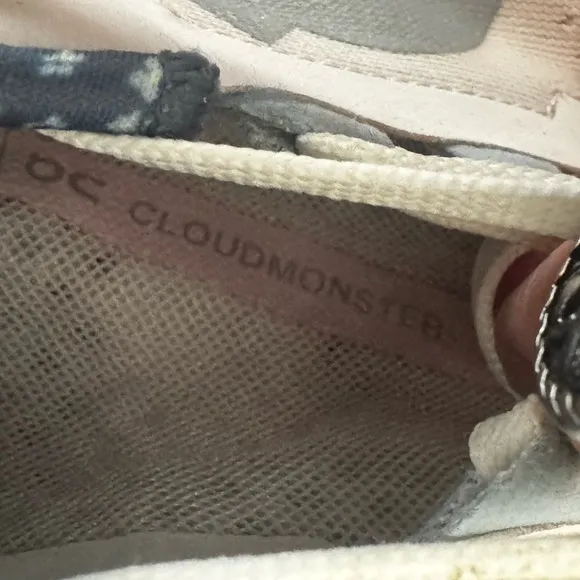 COPY - Free People x On Running Cloud-monster Sneakers Oyster Lotus 3WE30633274…