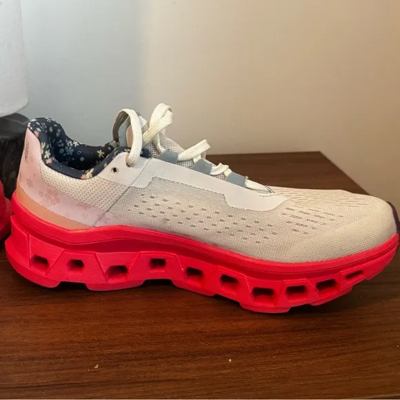 COPY - Free People x On Running Cloud-monster Sneakers Oyster Lotus 3WE30633274…