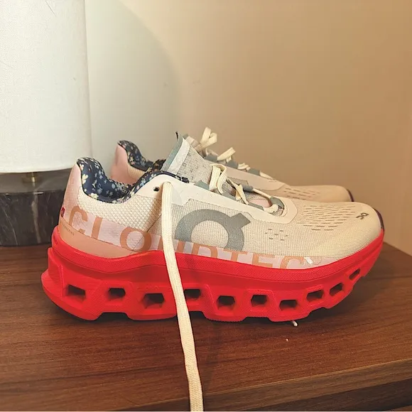 COPY - Free People x On Running Cloud-monster Sneakers Oyster Lotus 3WE30633274…