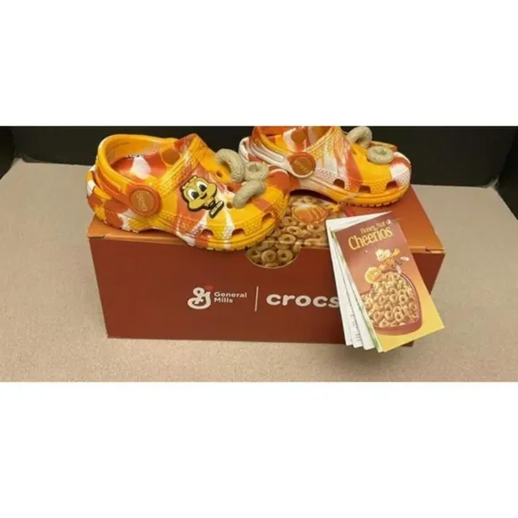 Crocs Honey Nut Cheerios Clogs SZ 5C New   Novelty Socks