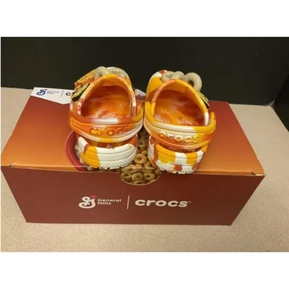 Crocs Honey Nut Cheerios Clogs SZ 5C New   Novelty Socks