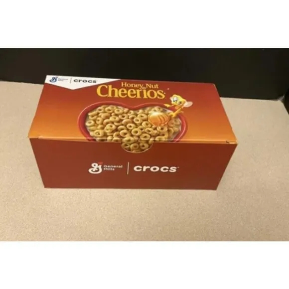 Crocs Honey Nut Cheerios Clogs SZ 5C New   Novelty Socks