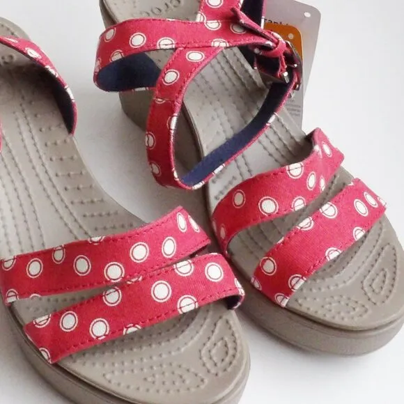 Crocs LEIGH Graphic Wedge Sandal Ankle Strap Sz 7 NWT Red &amp; White Polka Dot