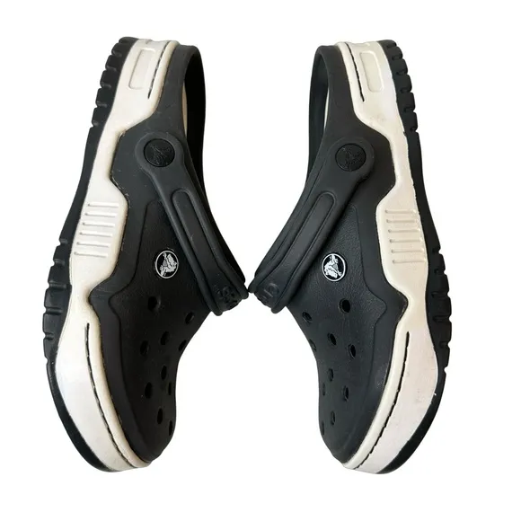 CROCS - UNISEX FRONT COURT CLOG SHOES Black &amp; White Women’s Size 8