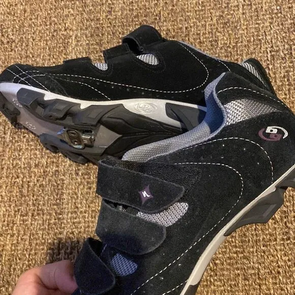 Cycling shoes for cyclists biking