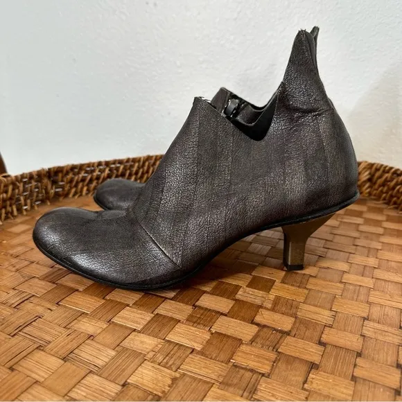 Cydwoq Cybele leather heels neutral lagenlook artsy maximalism unique bohemian