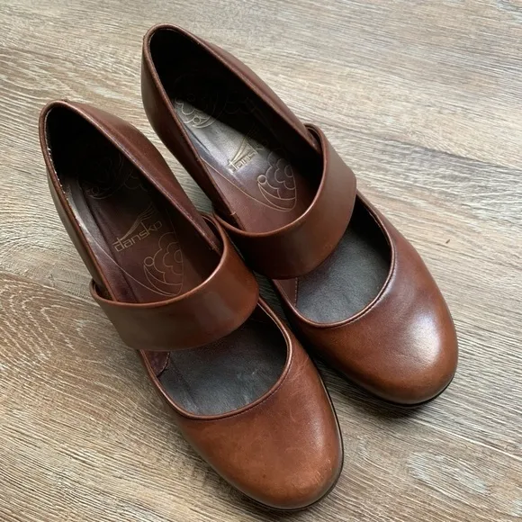 Dansko Brooke Brown Leather Nurse Doctor Clog Shoe