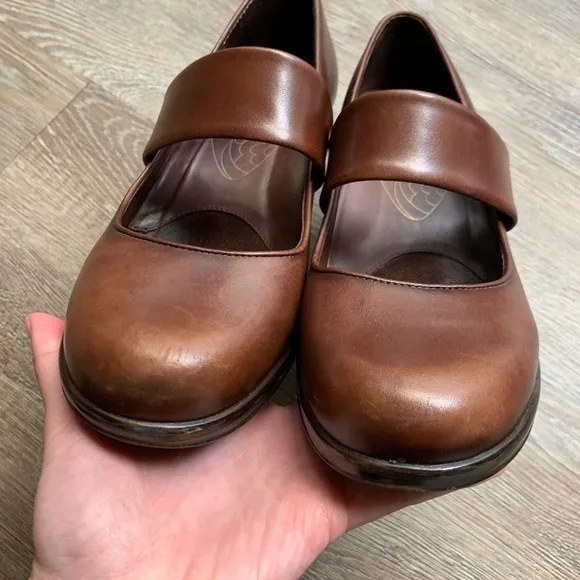 Dansko Brooke Brown Leather Nurse Doctor Clog Shoe