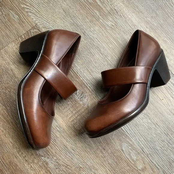 Dansko Brooke Brown Leather Nurse Doctor Clog Shoe