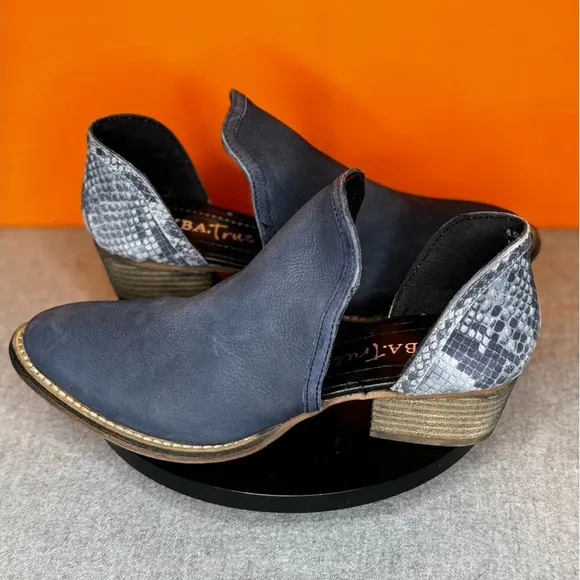 DIBA TRUE Shy Town Navy Leather Boots NEW WITH BOX Size 6.5 M
