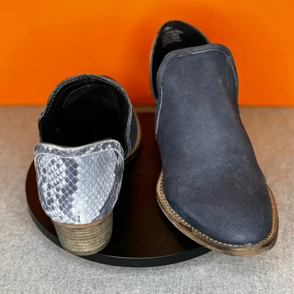 DIBA TRUE Shy Town Navy Leather Boots NEW WITH BOX Size 6.5 M
