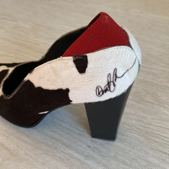 DONALD J PLINER SIGNATURE Casey Black &amp; White Calf Hair Pony Pumps Sz 8-1/2 M