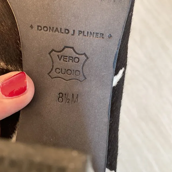 DONALD J PLINER SIGNATURE Casey Black &amp; White Calf Hair Pony Pumps Sz 8-1/2 M
