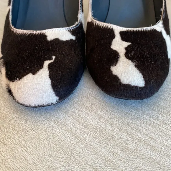 DONALD J PLINER SIGNATURE Casey Black &amp; White Calf Hair Pony Pumps Sz 8-1/2 M
