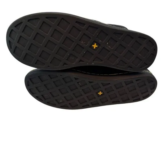 Dr. Marten Shoreditch Canvas Hightop shoes