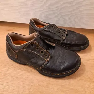 Dr. Martens Brown Pebbled Leather Lace Up Low Top Y2K Rockland Shoes Size 10M