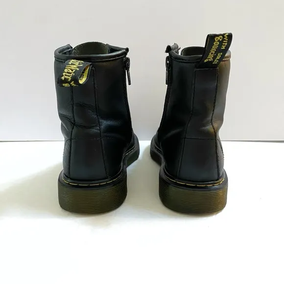 DR. MARTENS DELANEY 1460 black leather 8 eyelet lace up ankle boots