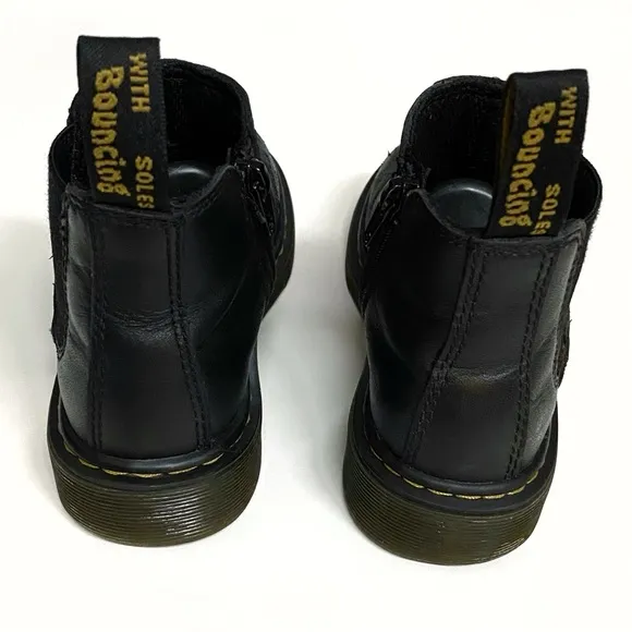 DR. MARTENS JUNIOR 2976 BLACK SOFTY T LEATHER CHELSEA ANKLE BOOTS stretchy side
