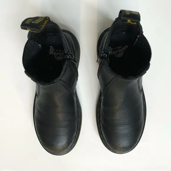 DR. MARTENS JUNIOR 2976 BLACK SOFTY T LEATHER CHELSEA ANKLE BOOTS stretchy side