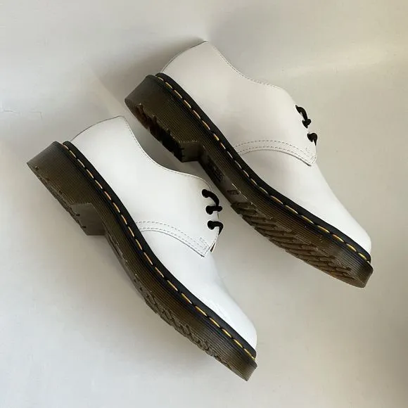 Dr. Martens Oxfords Women Size 6M White 26754 Patent Leather 3 Eye Lace-up