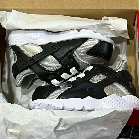 DS NIKE TODDLER AIR HUARACHE RUN BLK/WHITE-NEUTRAL GREY-MEDIUM-GREY TD SZ 3c 4c