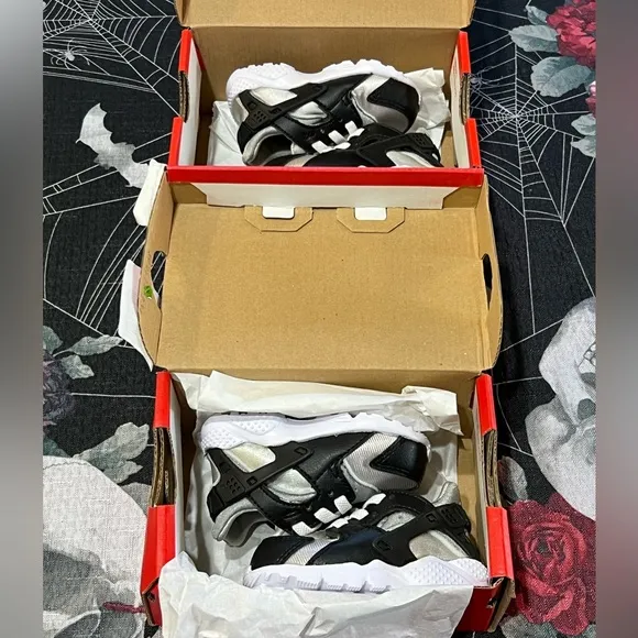 DS NIKE TODDLER AIR HUARACHE RUN BLK/WHITE-NEUTRAL GREY-MEDIUM-GREY TD SZ 3c 4c